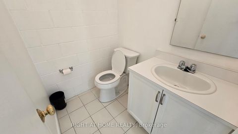 Photo 10 at 47 - 101 Freshway Drive, Concord, Vaughan