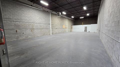 Photo 12 at 47 - 101 Freshway Drive, Concord, Vaughan