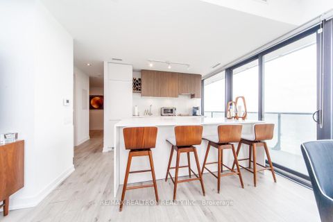 Photo 11 at 4004 - 161 Roehampton Avenue, Mount Pleasant West, Toronto