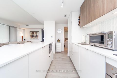 Photo 13 at 4004 - 161 Roehampton Avenue, Mount Pleasant West, Toronto
