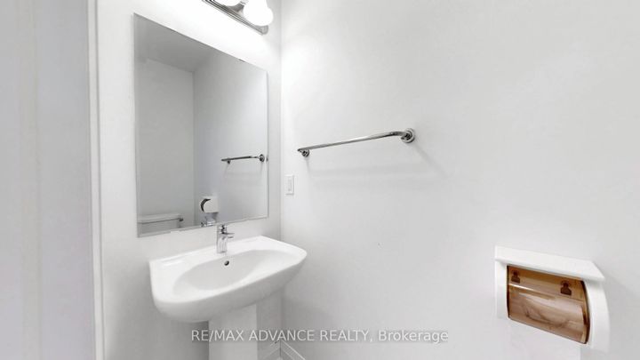 Photo 14 at 4 Carole Bell Way, Wismer, Markham