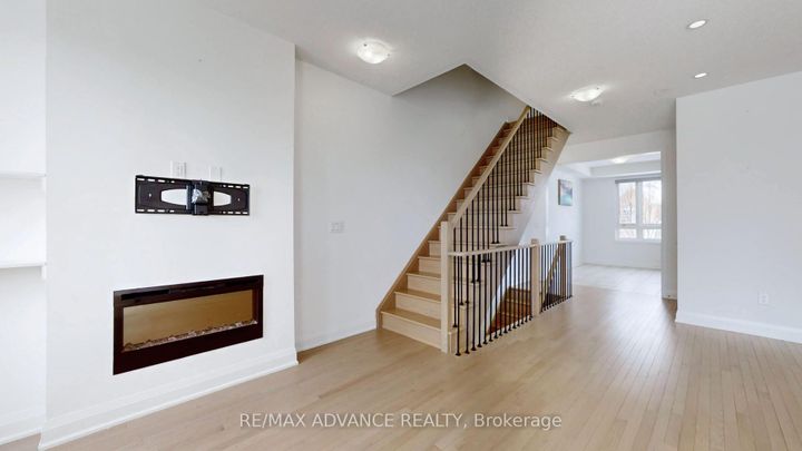 Photo 16 at 4 Carole Bell Way, Wismer, Markham