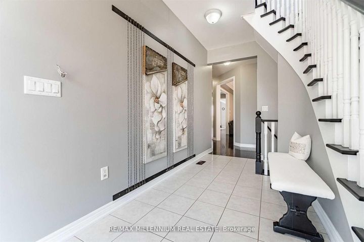 Photo 4 at 19 Durango Drive, Credit Valley, Brampton