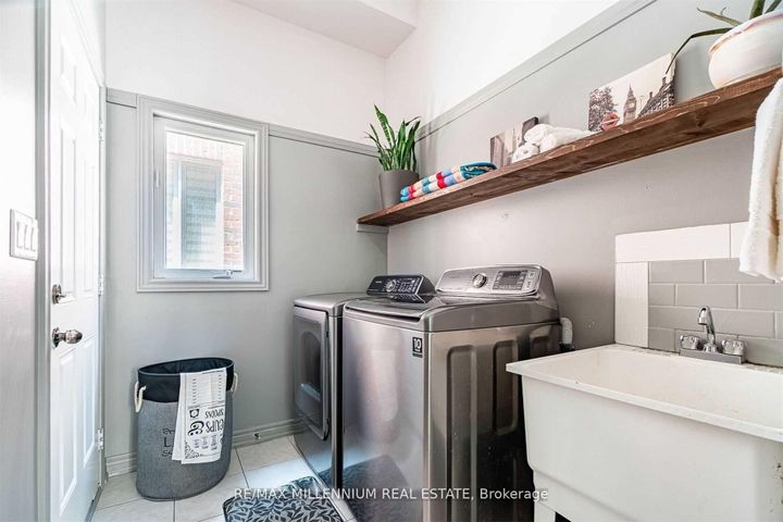 Photo 6 at 19 Durango Drive, Credit Valley, Brampton