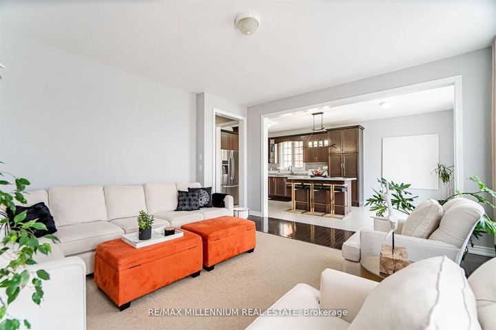 Photo 13 at 19 Durango Drive, Credit Valley, Brampton