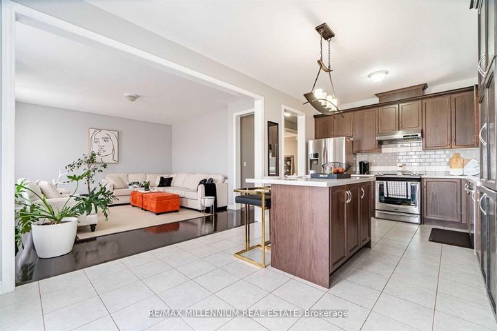 Photo 14 at 19 Durango Drive, Credit Valley, Brampton