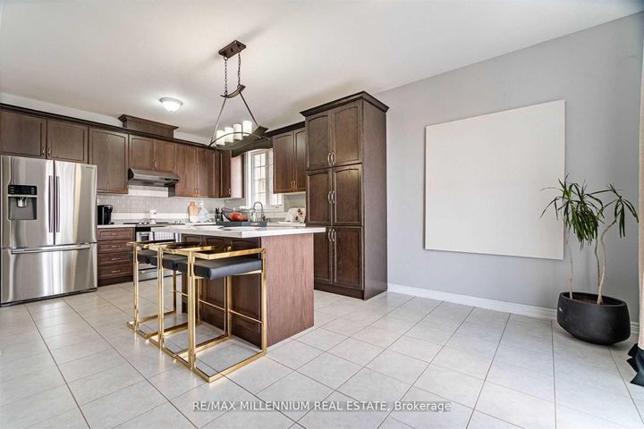 Photo 18 at 19 Durango Drive, Credit Valley, Brampton