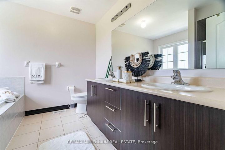 Photo 22 at 19 Durango Drive, Credit Valley, Brampton