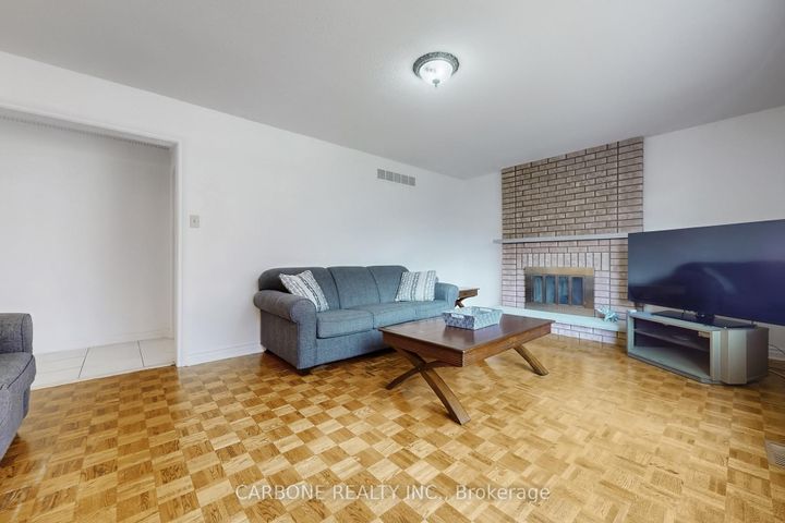 Photo 10 at 171 Villa Park Drive, East Woodbridge, Vaughan