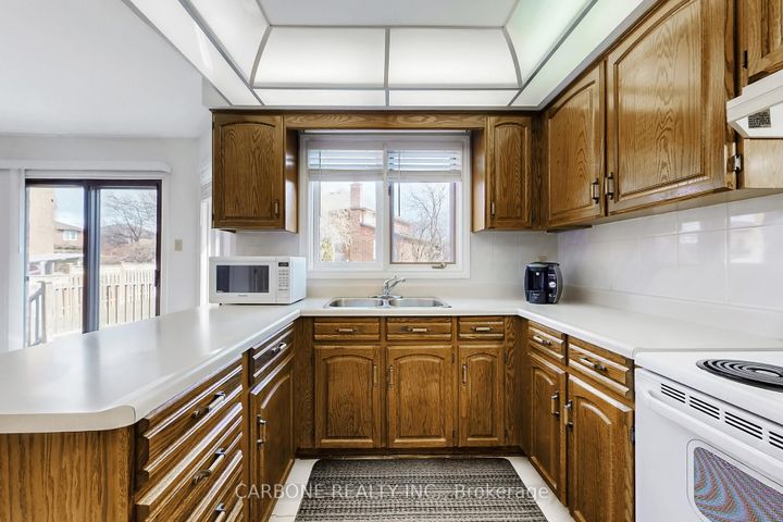 Photo 12 at 171 Villa Park Drive, East Woodbridge, Vaughan