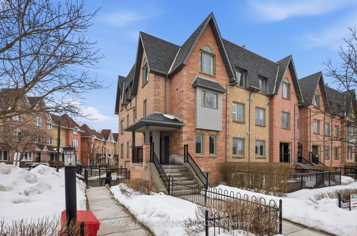 Photo 2 at 1029 - 75 Weldrick Road E, Observatory, Richmond Hill