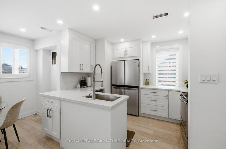 Photo 7 at 1029 - 75 Weldrick Road E, Observatory, Richmond Hill