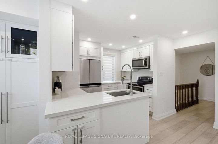 Photo 8 at 1029 - 75 Weldrick Road E, Observatory, Richmond Hill