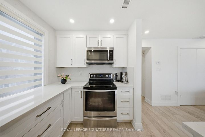 Photo 10 at 1029 - 75 Weldrick Road E, Observatory, Richmond Hill