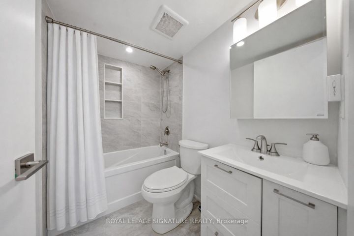 Photo 17 at 1029 - 75 Weldrick Road E, Observatory, Richmond Hill