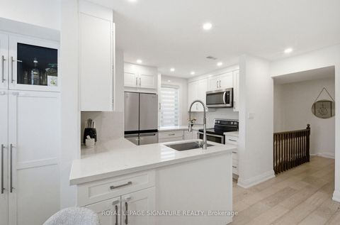 Photo 8 at 1029 - 75 Weldrick Road E, Observatory, Richmond Hill