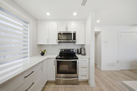 Photo 10 at 1029 - 75 Weldrick Road E, Observatory, Richmond Hill