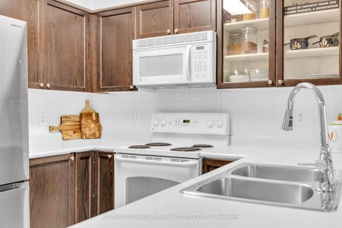 Photo 8 at 1105 - 9 Michael Power Place, City Centre West, Toronto