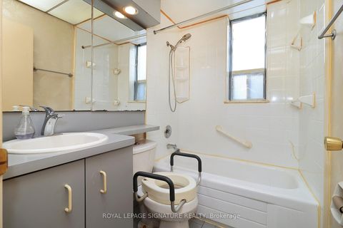 Photo 9 at 155 Three Valleys Drive, Donalda, Toronto