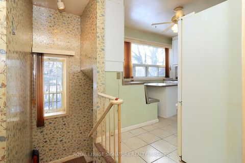 Photo 10 at 155 Three Valleys Drive, Donalda, Toronto