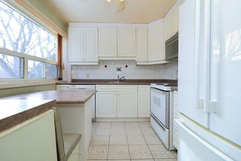 Photo 11 at 155 Three Valleys Drive, Donalda, Toronto