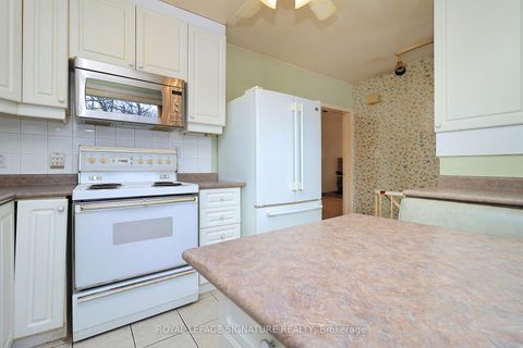 Photo 13 at 155 Three Valleys Drive, Donalda, Toronto