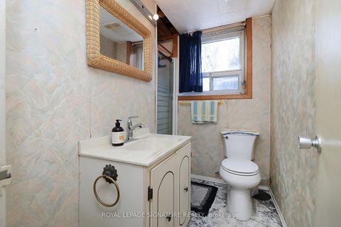 Photo 17 at 155 Three Valleys Drive, Donalda, Toronto