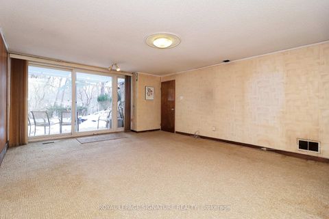 Photo 19 at 155 Three Valleys Drive, Donalda, Toronto