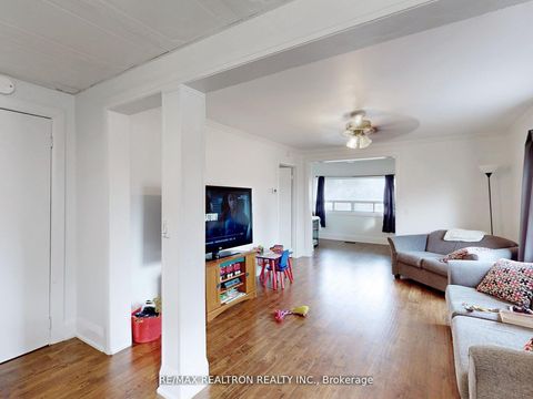 Photo 4 at 156 The Queensway Street S, Keswick North, Georgina