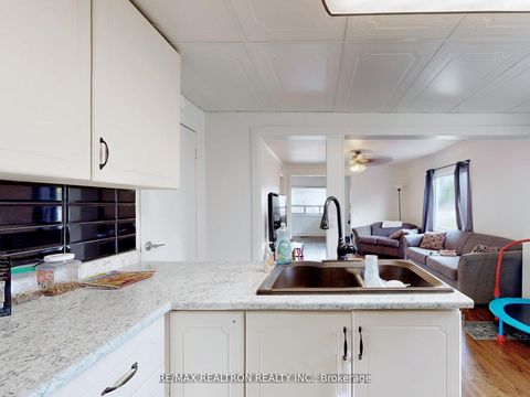 Photo 10 at 156 The Queensway Street S, Keswick North, Georgina