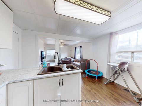 Photo 11 at 156 The Queensway Street S, Keswick North, Georgina