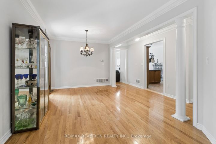 Photo 11 at 32 Brackenwood Avenue, Westbrook, Richmond Hill