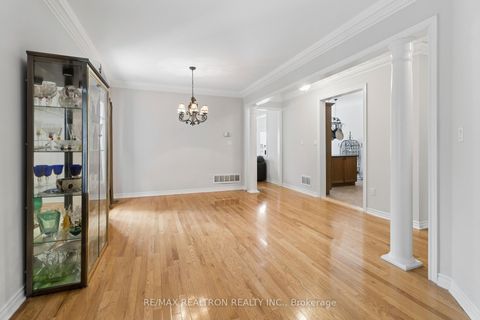 Photo 11 at 32 Brackenwood Avenue, Westbrook, Richmond Hill