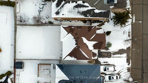 Photo 5 at 56 Wildberry Crescent, Vellore Village, Vaughan