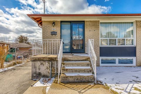 Photo 2 at 250 Verobeach Boulevard, Humbermede, Toronto
