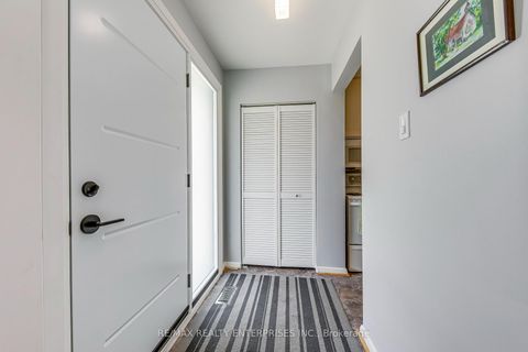 Photo 3 at 250 Verobeach Boulevard, Humbermede, Toronto