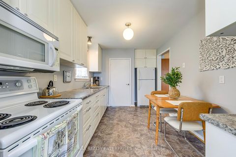Photo 4 at 250 Verobeach Boulevard, Humbermede, Toronto