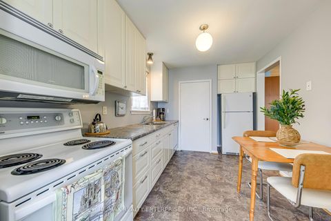 Photo 5 at 250 Verobeach Boulevard, Humbermede, Toronto