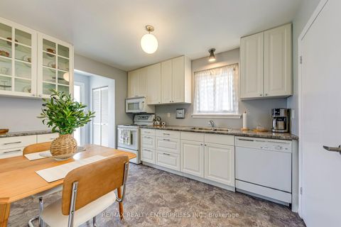 Photo 7 at 250 Verobeach Boulevard, Humbermede, Toronto