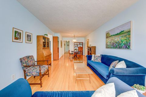 Photo 10 at 250 Verobeach Boulevard, Humbermede, Toronto
