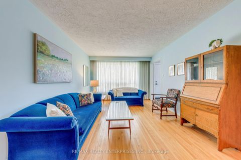 Photo 11 at 250 Verobeach Boulevard, Humbermede, Toronto