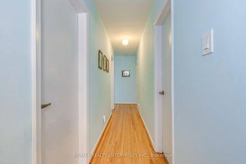 Photo 14 at 250 Verobeach Boulevard, Humbermede, Toronto