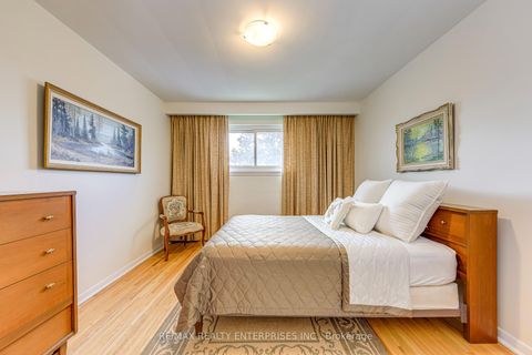 Photo 15 at 250 Verobeach Boulevard, Humbermede, Toronto
