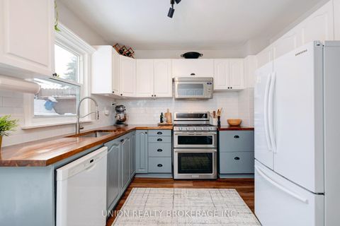 Photo 9 at 69 Maybourne Avenue, Birchmount, Toronto