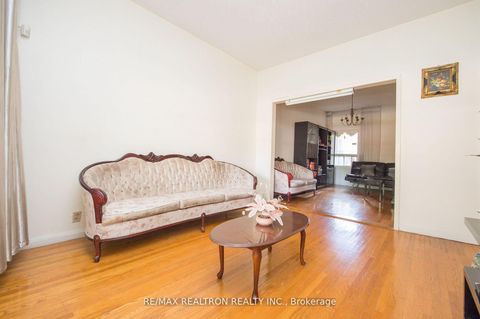 Photo 10 at 99 Euclid Avenue, Bellwoods, Toronto