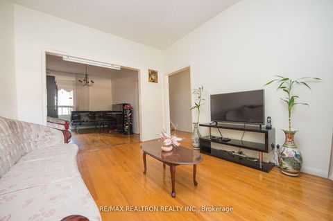 Photo 12 at 99 Euclid Avenue, Bellwoods, Toronto