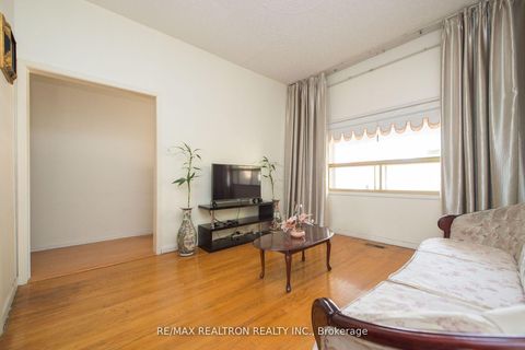 Photo 14 at 99 Euclid Avenue, Bellwoods, Toronto