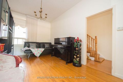 Photo 16 at 99 Euclid Avenue, Bellwoods, Toronto