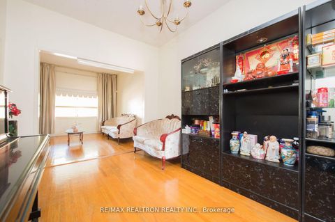 Photo 17 at 99 Euclid Avenue, Bellwoods, Toronto