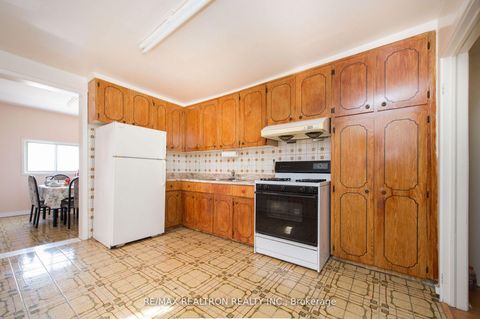 Photo 18 at 99 Euclid Avenue, Bellwoods, Toronto